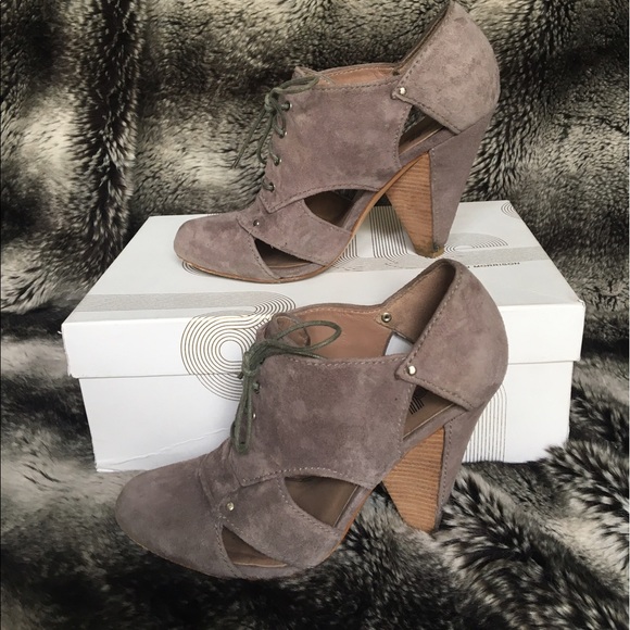 Belle by Sigerson Morrison Suede Oxford Pump - Picture 2 of 8